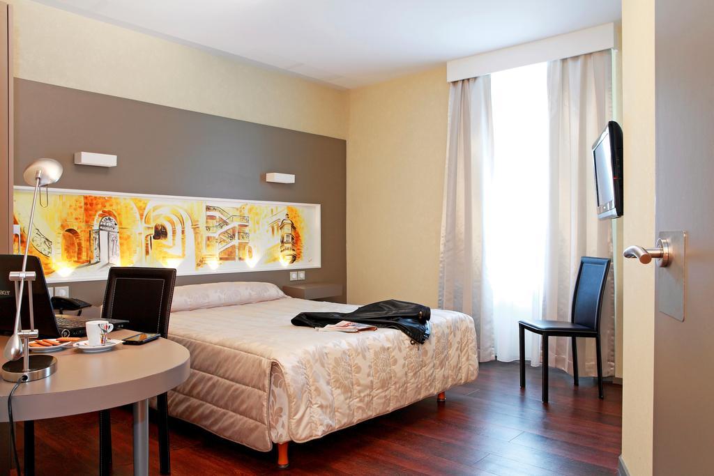 Hotel De La Cloche Dole Kamer foto