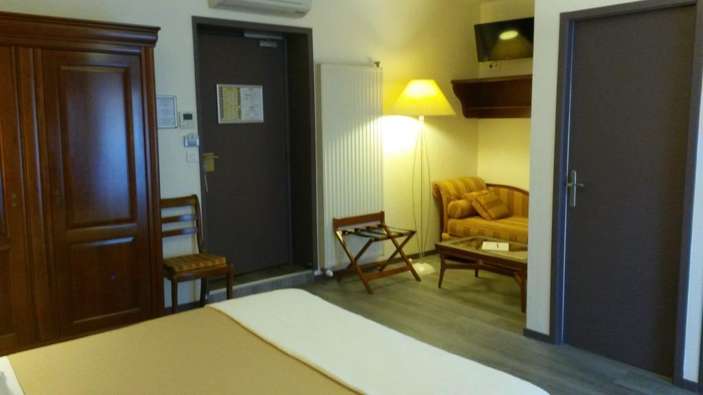 Hotel De La Cloche Dole Kamer foto